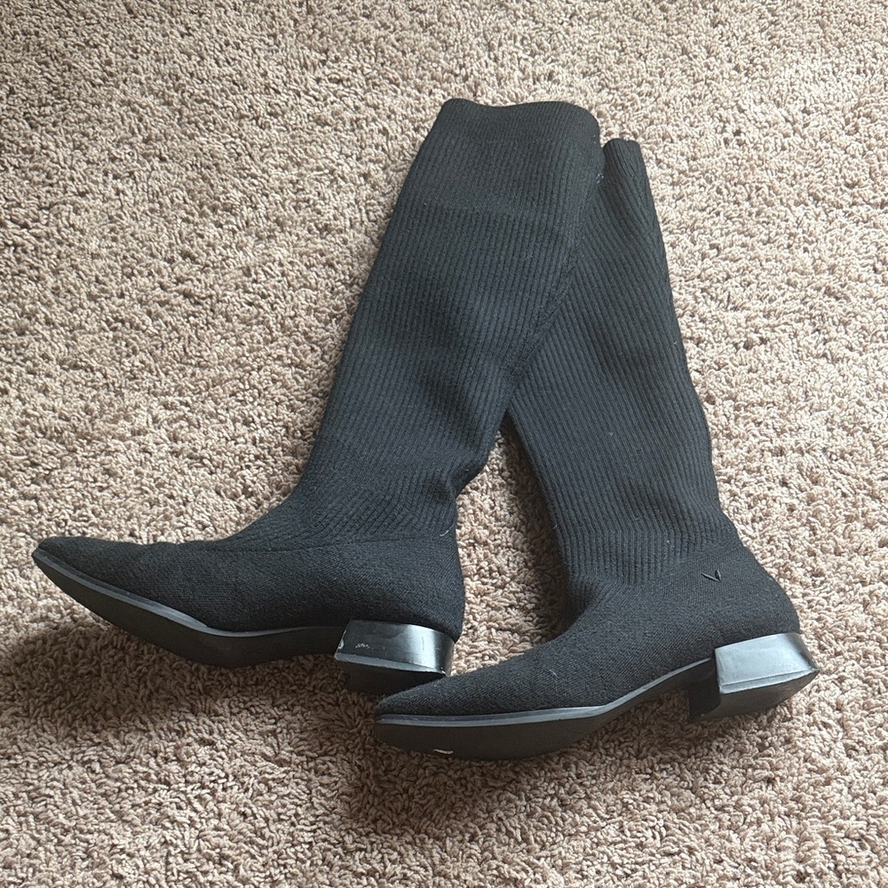 Vivaia Black Knee Boots